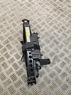 Begagnad Audi domkraft OEM 8V0011031A för A3 8V