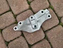 Soporte de montaje de caja OEM C370 para Opel Mokka B