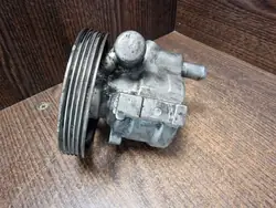 Bomba de dirección asistida Opel OEM 30400480 usada