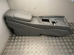 Audi Q7 2017 keskikonsoli OEM 4M0863243B
