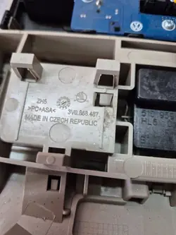 Skoda Superb III Innenleuchte OEM 3V0868487
