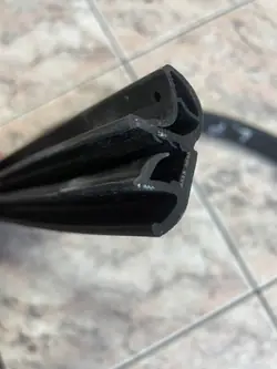 Dörrtätning ERT-88734499RG för Ford Focus MK3