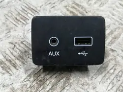 Tomada USB Fiat Tipo II OEM 7356608750 - Usado