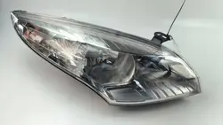 Farol Dianteiro Direito Renault Megane III 260100017R