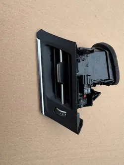 Grelha Audi OEM 4K1820901D - Estado Usado