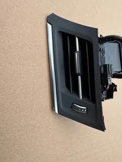 Grelha Audi OEM 4K1820901D - Estado Usado