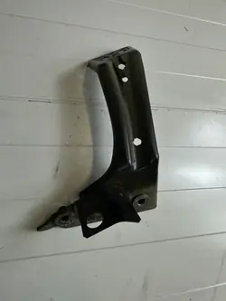 VW PASSAT B8 Höger Framskärmsfäste 3G0821142