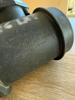 Luftmassenmesser Audi 077133471D