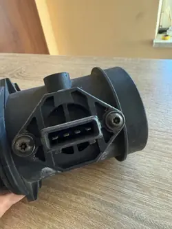 Capteur de débit d'air Audi 077133471D