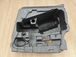 Caja almacenaje poliestireno BMW OEM 6876980 Usado