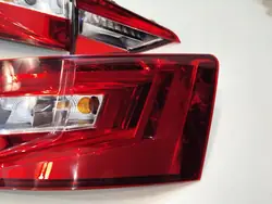 Feux Arrière Skoda Superb III 3V Sedan, Original, Complet
