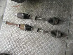 DACIA DUSTER I 2012 1.6 2WD Höger Axel