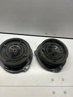 Subwoofer OEM YQP3942 para Audi A4 S4 B9 Delantero
