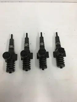 Ruiskutuspumppu OEM 03G130073B 2.0 TDI:lle