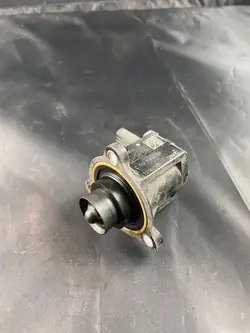 Tubo de Válvula Ford OEM CJ5G9U465 - Estado Usado