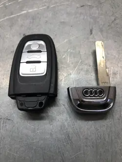 Llave Audi usada OEM 8K0959754H - Mando a distancia