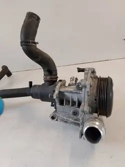 Pompe à eau MERCEDES W176 A6512000501 A2465010382