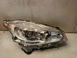 Oikea etuvalaisin Peugeot 208 12- 1685352480 OEM