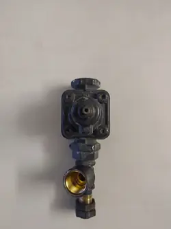 Wabco Virtausjakoventtiili OEM 81521106092 Käytetty