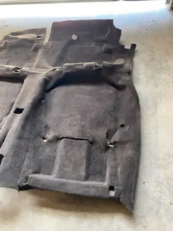 Gebrauchte schwarze Bodenmatte OEM WYKŁADZINA/SDV10556