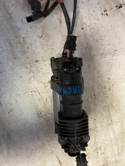 Bomba compressor suspensão Porsche Macan OEM 256099