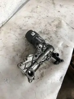 Öljynsuodattimen kiinnike Infiniti Q50 OEM A6511800665
