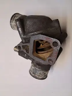 Alojamento termóstato OEM 1102030473 para W116 W123 M110