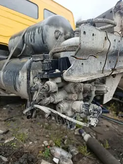 Base de válvula secadora Mercedes A0004469664 - Usado