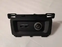 Audi Q5 II USB-pistorasia OEM 5Q0035726L