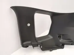 Cubrepilar Mitsubishi OE 7230B078ZZ - Lado derecho
