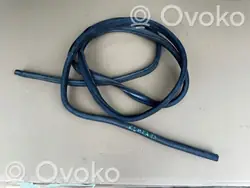 VW T5 Tavaratilan tiiviste OEM uszczelkaklapyt5 - Käytetty