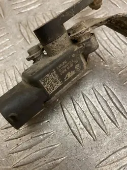 Capteur de niveau suspension arrière OEM 6870200