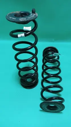 Mola suspensão Audi OE 5Q0511115 - Usada
