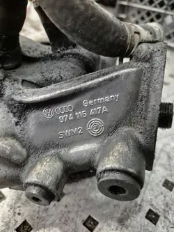 Öljynsuodattimen Pohja OEM 074115417A VW T4 2.4D/2.5