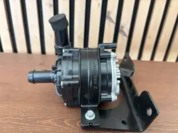 Pompe à eau Ford Mustang Mach-E 2023 OEM LJ93-8K577-BC