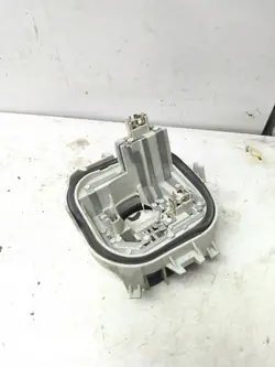 Takavalon lamppukantaja vasen OEM 57A945231