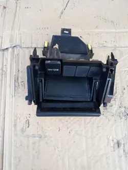 Toyota Auris II Lift 15-18 Tupakansytytinlokerikko OEM