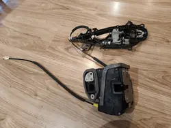 Vordere rechte Türschloss Opel Astra 5 13597530