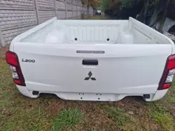Mitsubishi L200 2019-2022 Takakori & lokasuoja