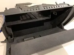 OEM 8V1857035B Matkustajan hansikaslokero Audi A3 8V