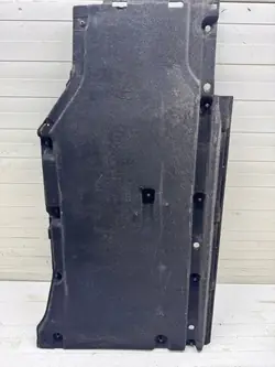 AUDI A4 B9 Underredsskydd Vänster 8W0825207 OEM