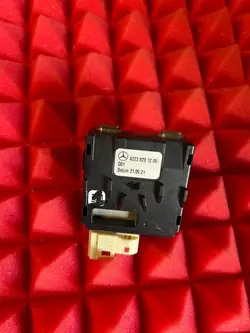 Mercedes-Benz USB Aux Anschluss OEM 2238201205