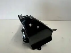 Tesla Model Y Kiinnike OEM 148757300A - Käytetty