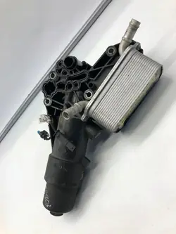 Öljysuodattimen kiinnitys OEM A6540105106 Mercedes-Benz