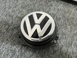 Puxador de porta-malas OEM 5G6827469F com logo - Usado