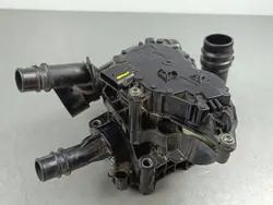 Kia termostaatin kotelo OEM 256002S000 - Käytetty