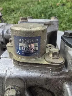 Mitsubishi OE MD351017 Fuel Pump