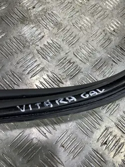 Suzuki Vitara (LY) baklucktätning OEM FBZ17762