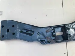 Jeep Poikittaispalkki OEM 6432332B 2.4L Malleille