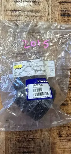 Carcasa Filtro Aceite Volvo OEM 8653788 - Usado